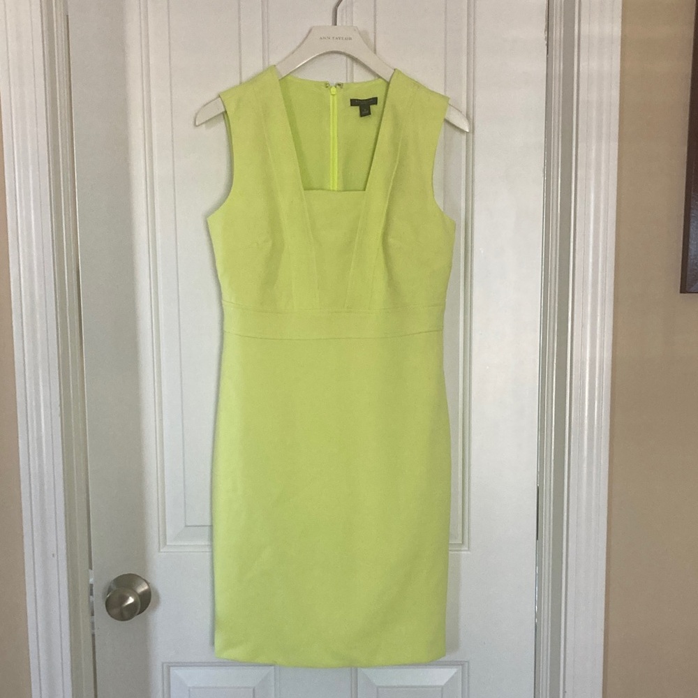 Ann Taylor Sleeveless Lime Midi Sheath Dress 👗, size -2P, lined .Never worn